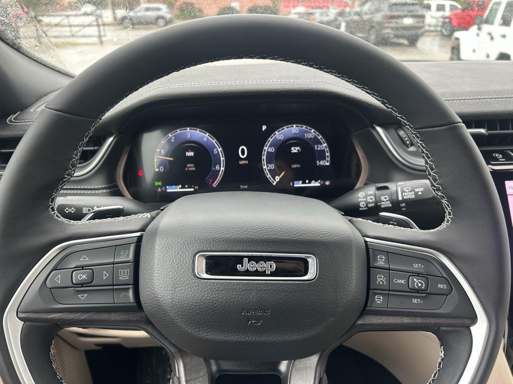 new 2025 Jeep Grand Cherokee car, priced at $40,005