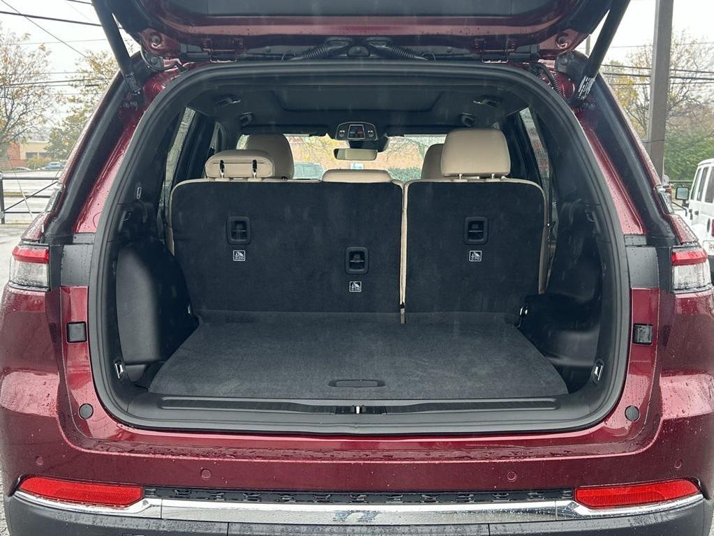 new 2025 Jeep Grand Cherokee car, priced at $40,005