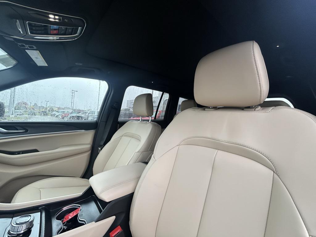 new 2025 Jeep Grand Cherokee car, priced at $40,005