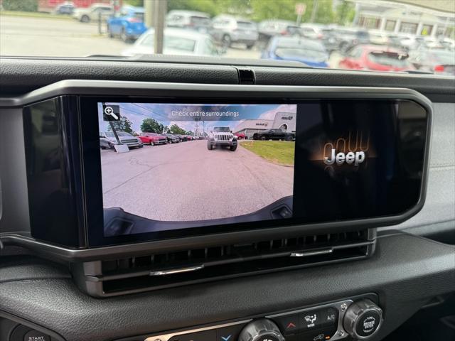 new 2025 Jeep Gladiator car, priced at $39,180