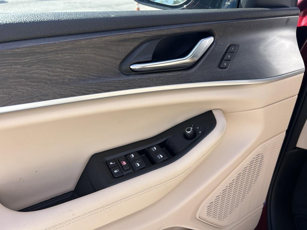 new 2025 Jeep Grand Cherokee car, priced at $40,005