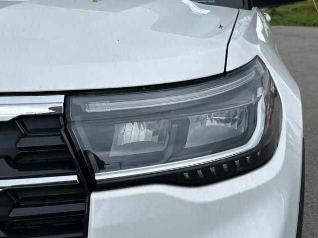 new 2025 Ford Explorer car, priced at $41,027
