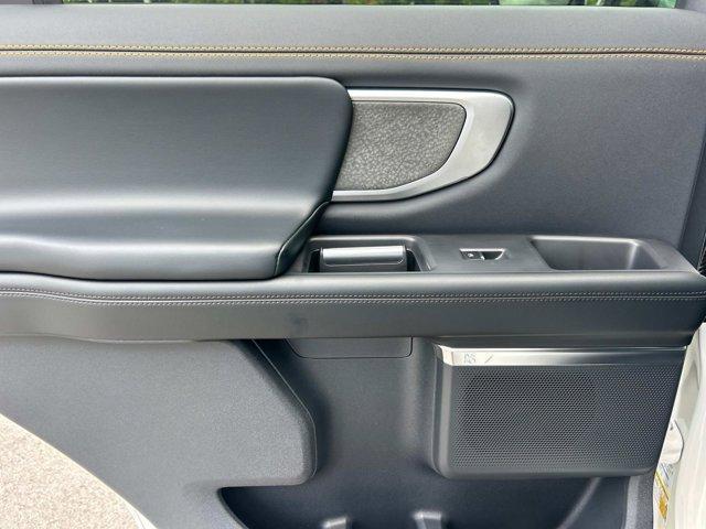 new 2025 Ford Expedition car, priced at $85,035
