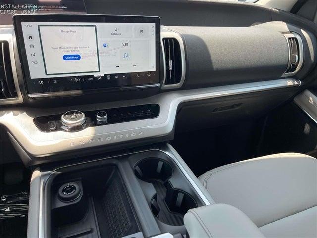 new 2025 Ford Expedition car, priced at $69,385