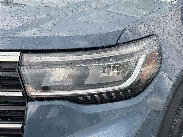 new 2025 Ford Explorer car, priced at $40,572