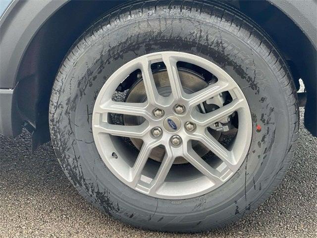 new 2025 Ford Explorer car, priced at $40,572