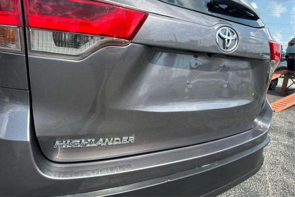 used 2019 Toyota Highlander car, priced at $20,990
