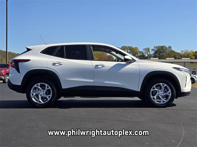 used 2025 Chevrolet Trax car, priced at $22,171