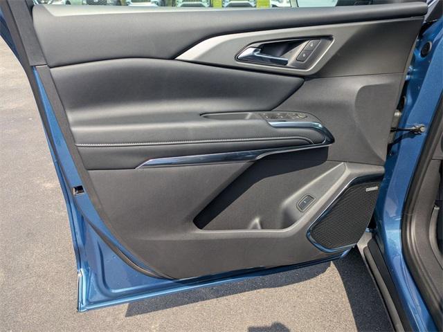 new 2025 Chevrolet Traverse car, priced at $45,630