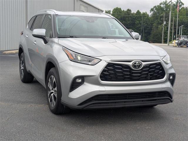 used 2023 Toyota Highlander car, priced at $35,429