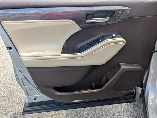 used 2021 Toyota Highlander car, priced at $36,970