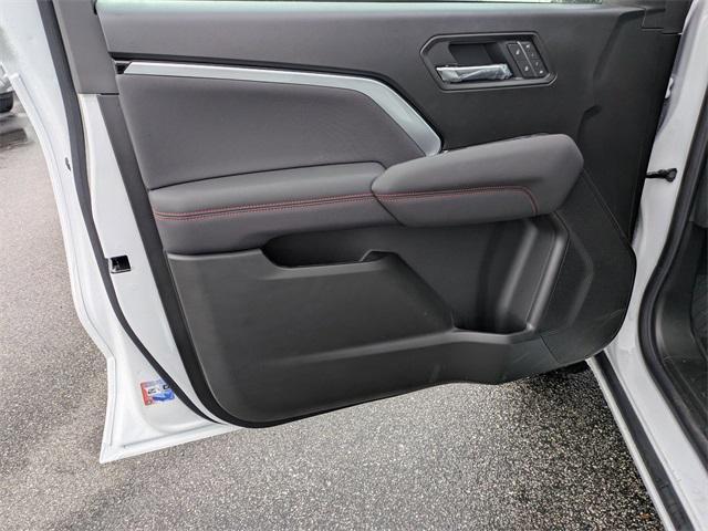 new 2025 Chevrolet Colorado car, priced at $50,290