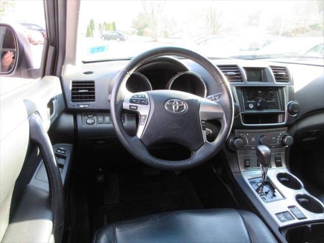 used 2013 Toyota Highlander car, priced at $15,495