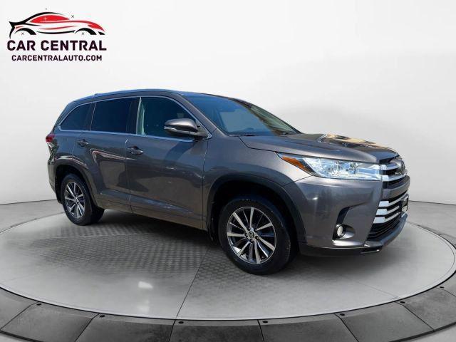 used 2018 Toyota Highlander car, priced at $16,994