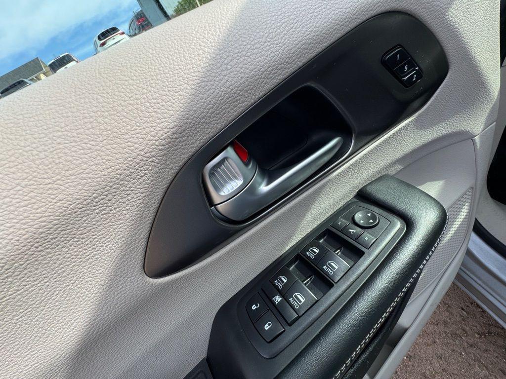 used 2018 Chrysler Pacifica car, priced at $12,285