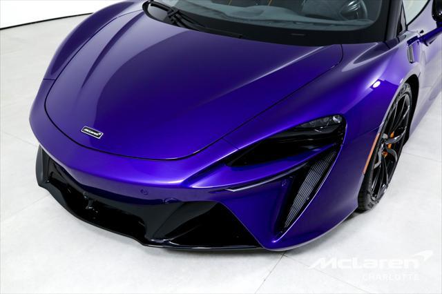 new 2024 McLaren Artura car, priced at $269,425