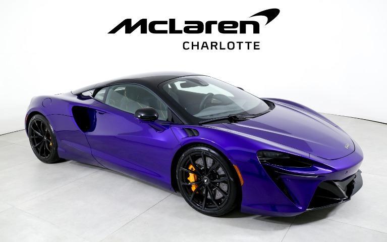 new 2024 McLaren Artura car, priced at $289,425
