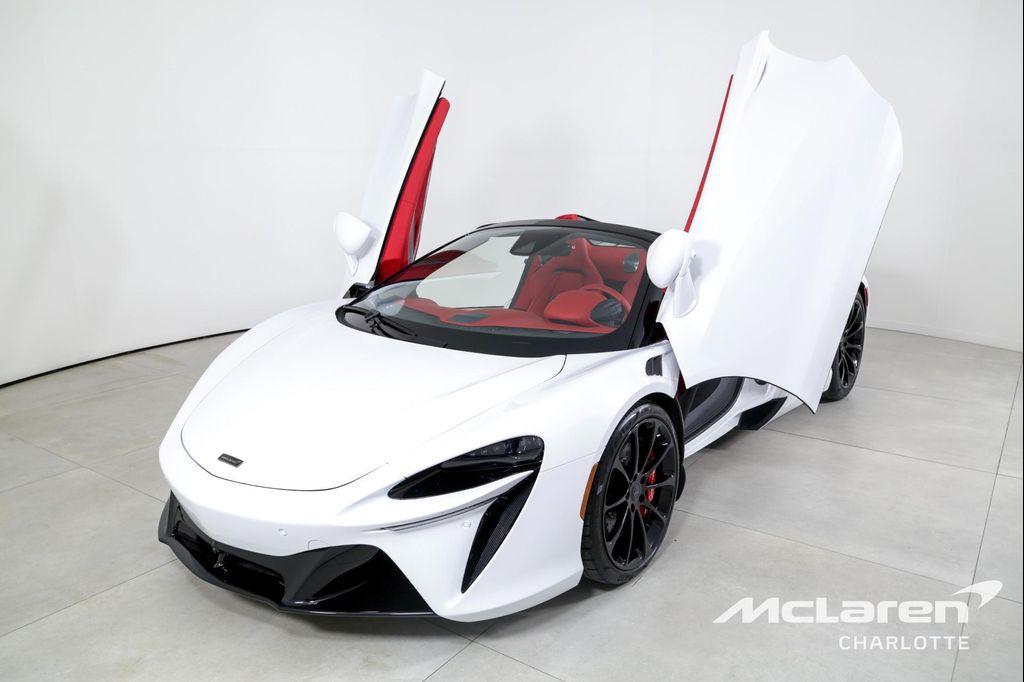 new 2025 McLaren Artura car, priced at $339,456