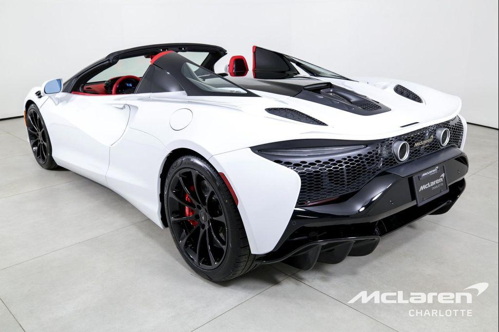 new 2025 McLaren Artura car, priced at $339,456