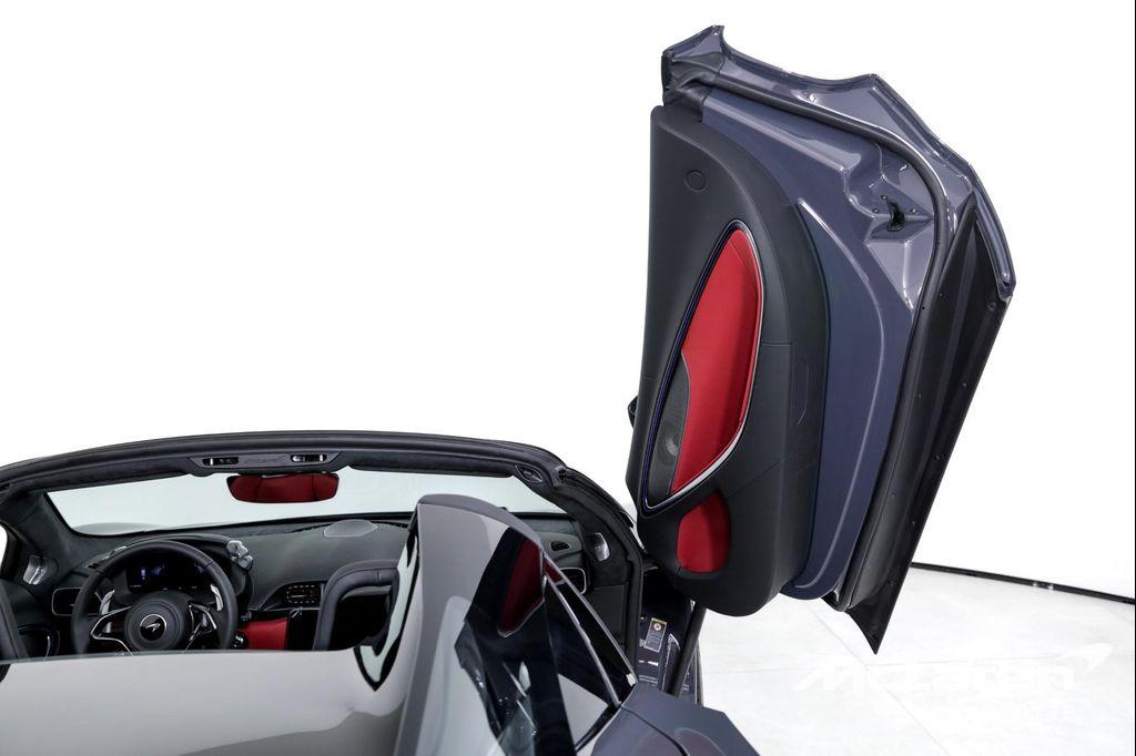 used 2025 McLaren Artura car, priced at $309,996