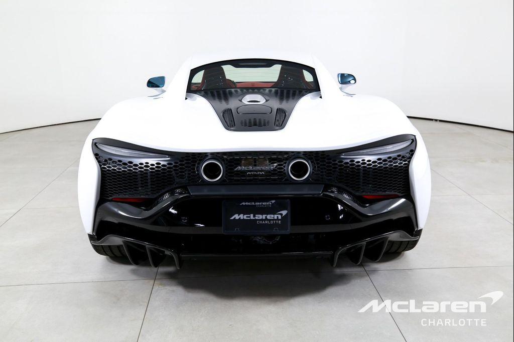 new 2025 McLaren Artura car, priced at $271,578