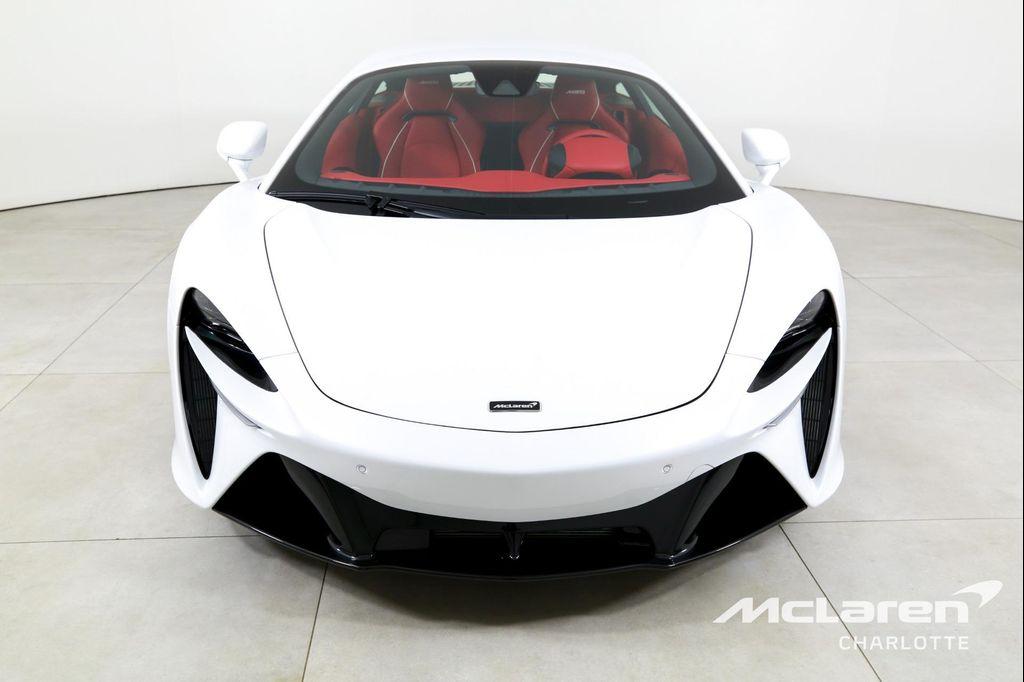new 2025 McLaren Artura car, priced at $271,578