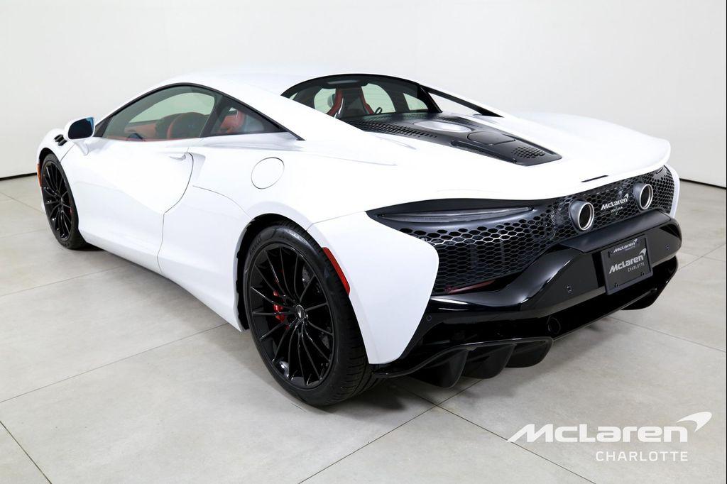 new 2025 McLaren Artura car, priced at $271,578