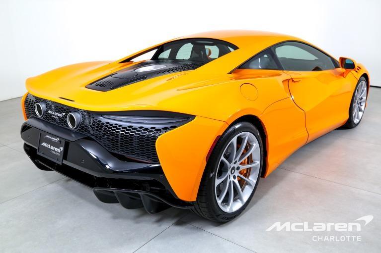 new 2024 McLaren Artura car, priced at $255,958