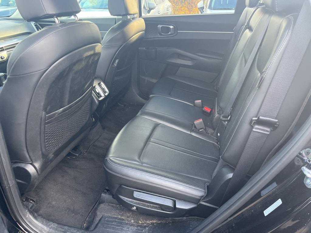 used 2024 Kia Sorento car, priced at $30,894