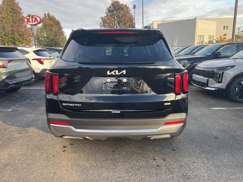 used 2024 Kia Sorento car, priced at $30,894