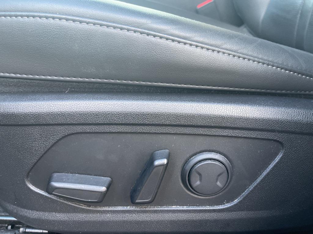 used 2024 Kia Sorento car, priced at $30,894