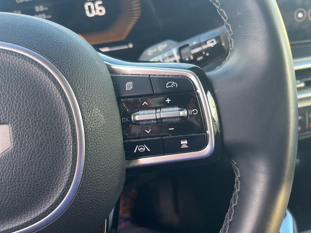 used 2024 Kia Sorento car, priced at $30,894
