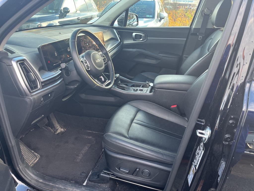 used 2024 Kia Sorento car, priced at $30,894