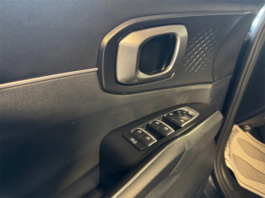 used 2023 Kia Sorento car, priced at $22,795