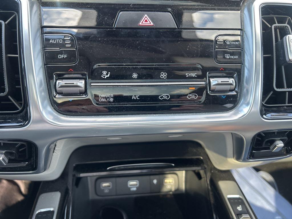 used 2024 Kia Sorento Hybrid car, priced at $36,825