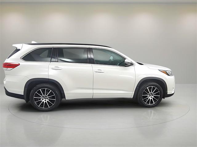 used 2018 Toyota Highlander car, priced at $21,499