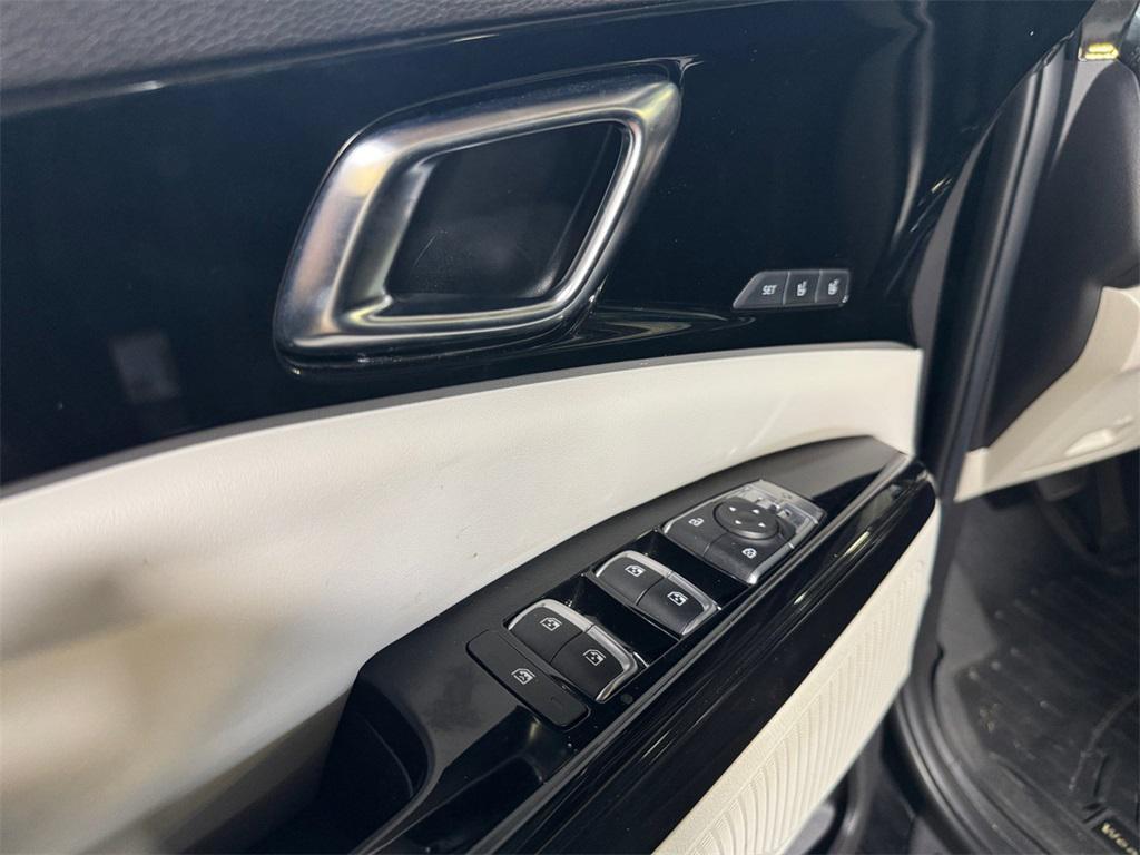 used 2022 Kia Carnival car, priced at $28,499