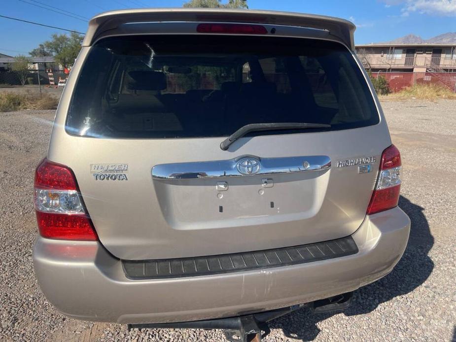 used 2006 Toyota Highlander Hybrid car, priced at $4,995