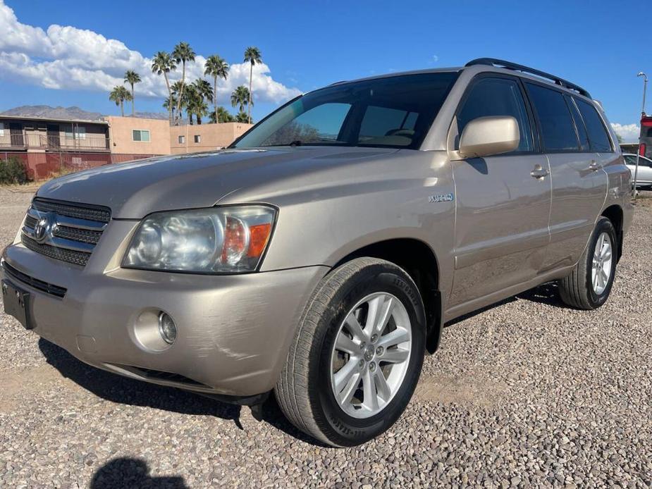 used 2006 Toyota Highlander Hybrid car, priced at $4,995