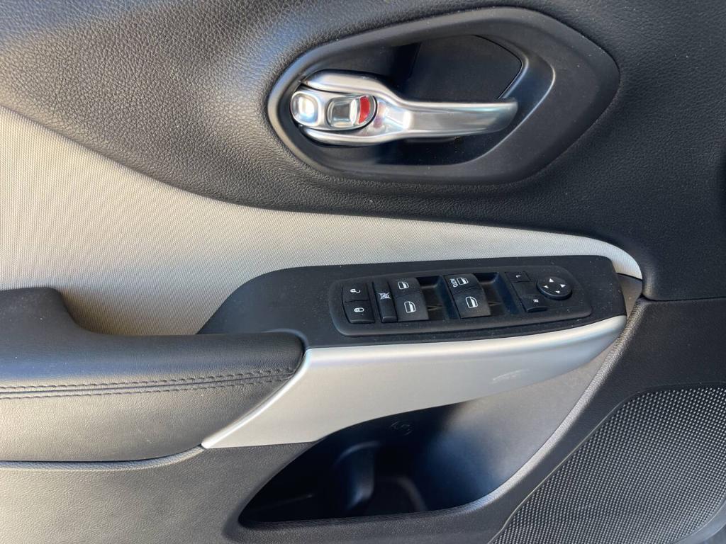 used 2018 Jeep Cherokee car, priced at $14,995