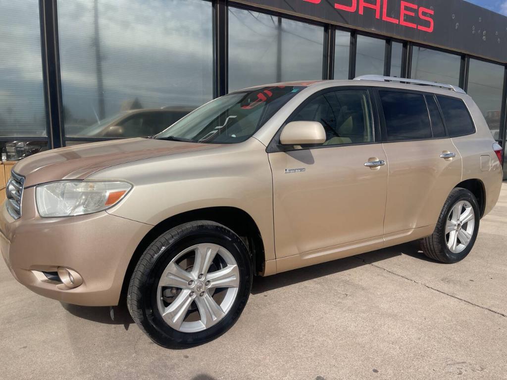 used 2009 Toyota Highlander car, priced at $9,995