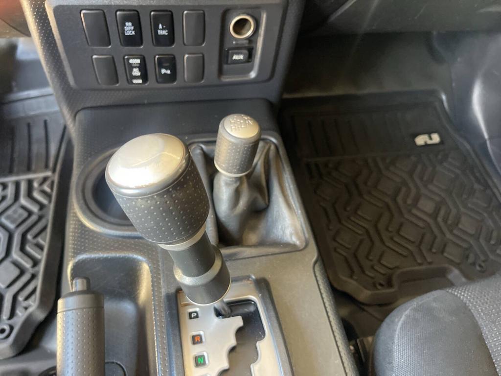 used 2007 Toyota FJ Cruiser car, priced at $12,995