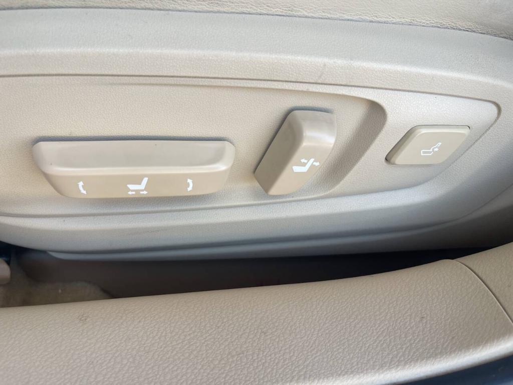 used 2015 Lexus ES 300h car, priced at $15,995