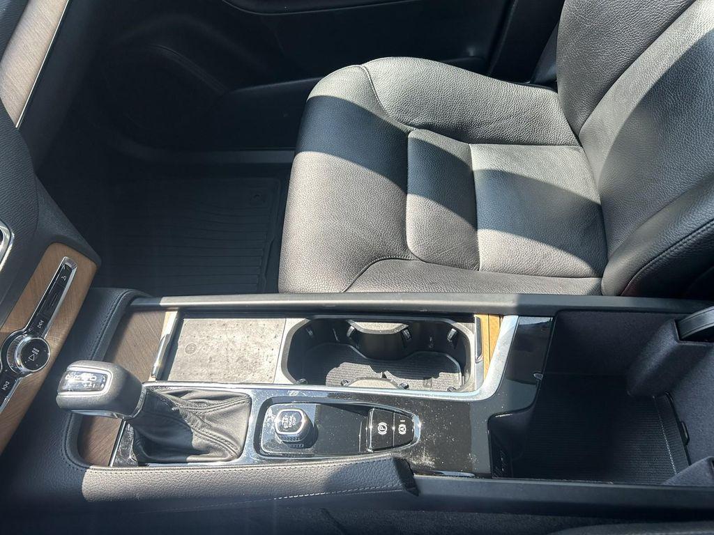 used 2022 Volvo XC90 car