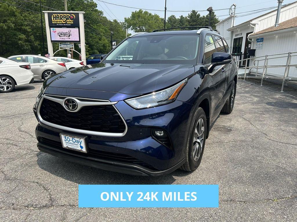 used 2022 Toyota Highlander car, priced at $37,997