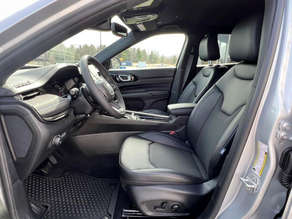 new 2025 Jeep Compass car, priced at $32,425