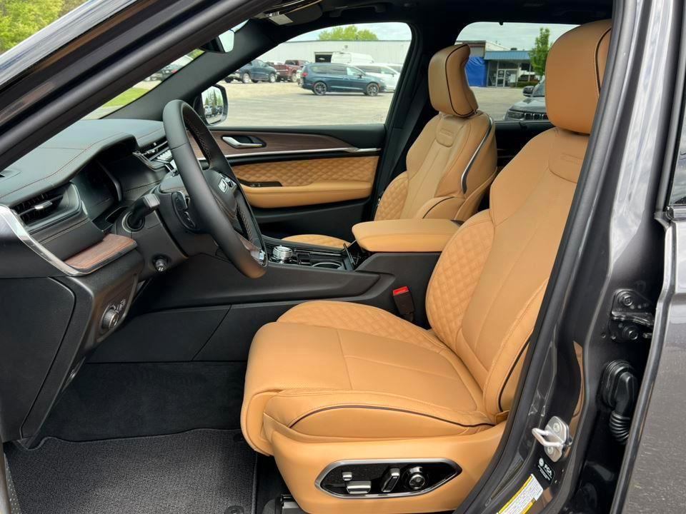 new 2025 Jeep Grand Cherokee car, priced at $54,592