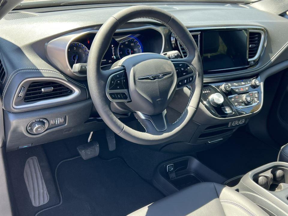 new 2025 Chrysler Pacifica car, priced at $41,596