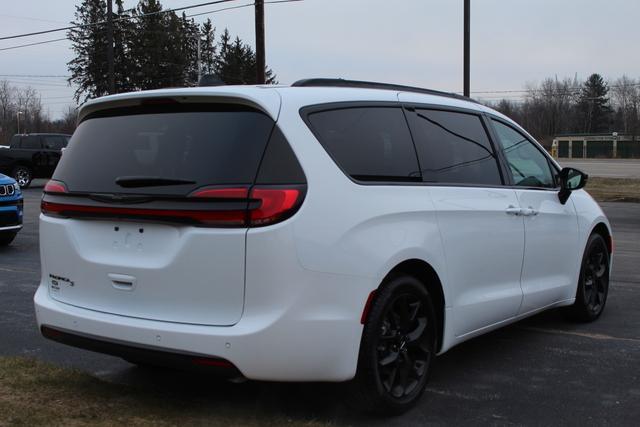 new 2024 Chrysler Pacifica car, priced at $39,828