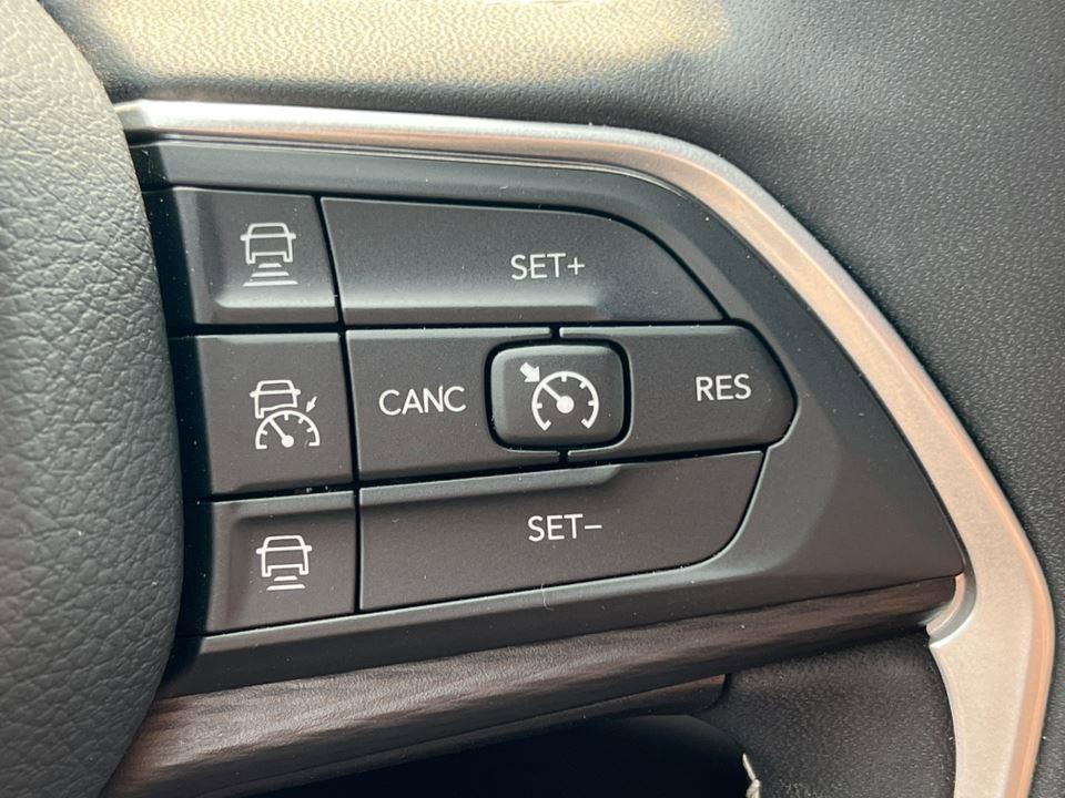 used 2023 Jeep Grand Cherokee car, priced at $36,990